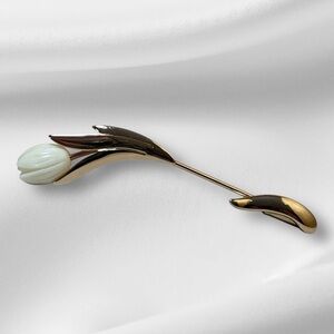 Vintage Avon Graceful Tulip Pin